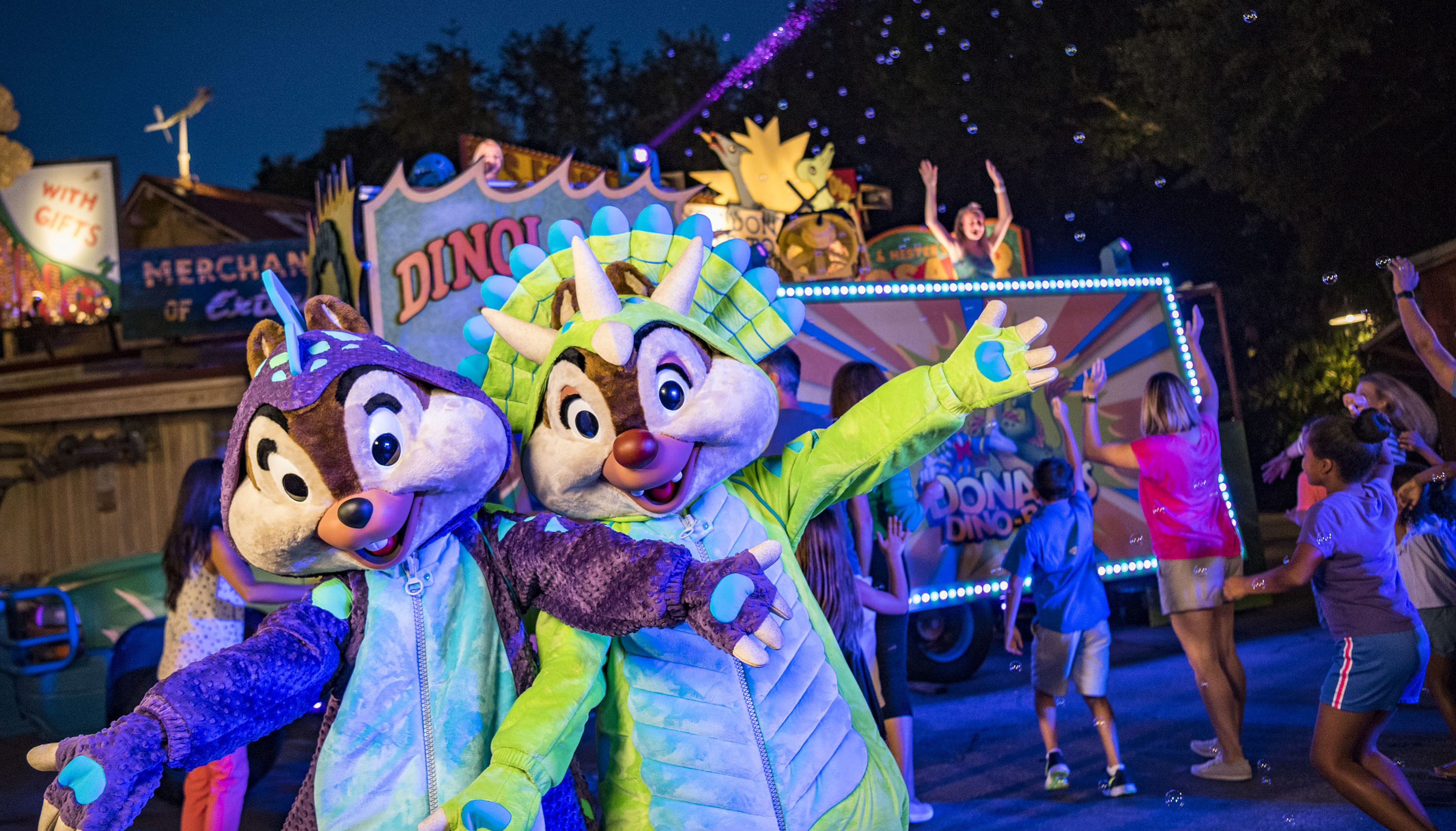 Fall 2018 Disney discounts have been released! Plan your Fall 2018 vacation now! #disneyworld #disneyplanning #disney2018 #disneyvacation