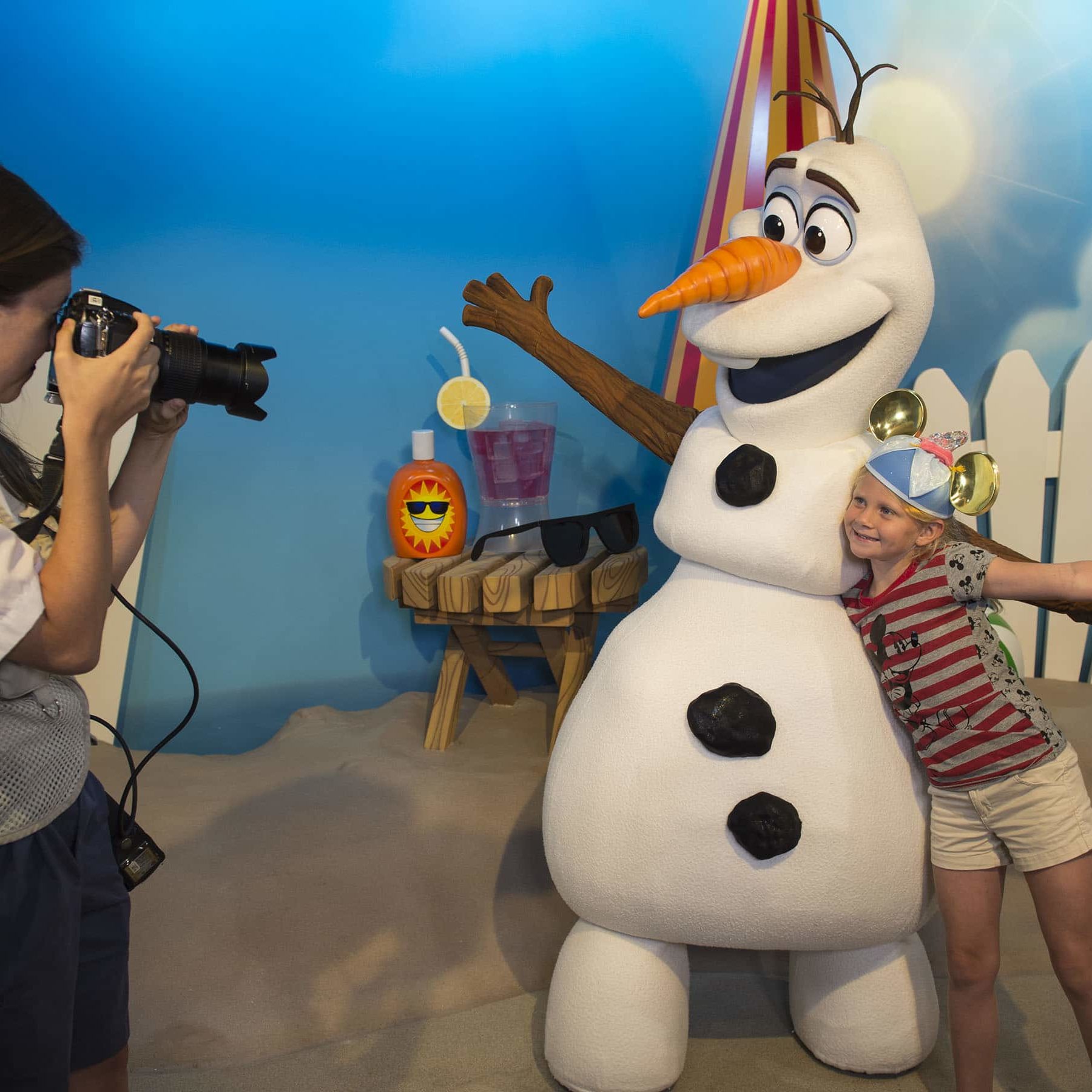 Olaf from “Frozen” Greets Guests at Disney’s Hollywood Studios How to figure out if Memory Maker is worth it for your family #disneyworld #memorymaker #disneyphotos #disneytravelagent #disneytravelplanner