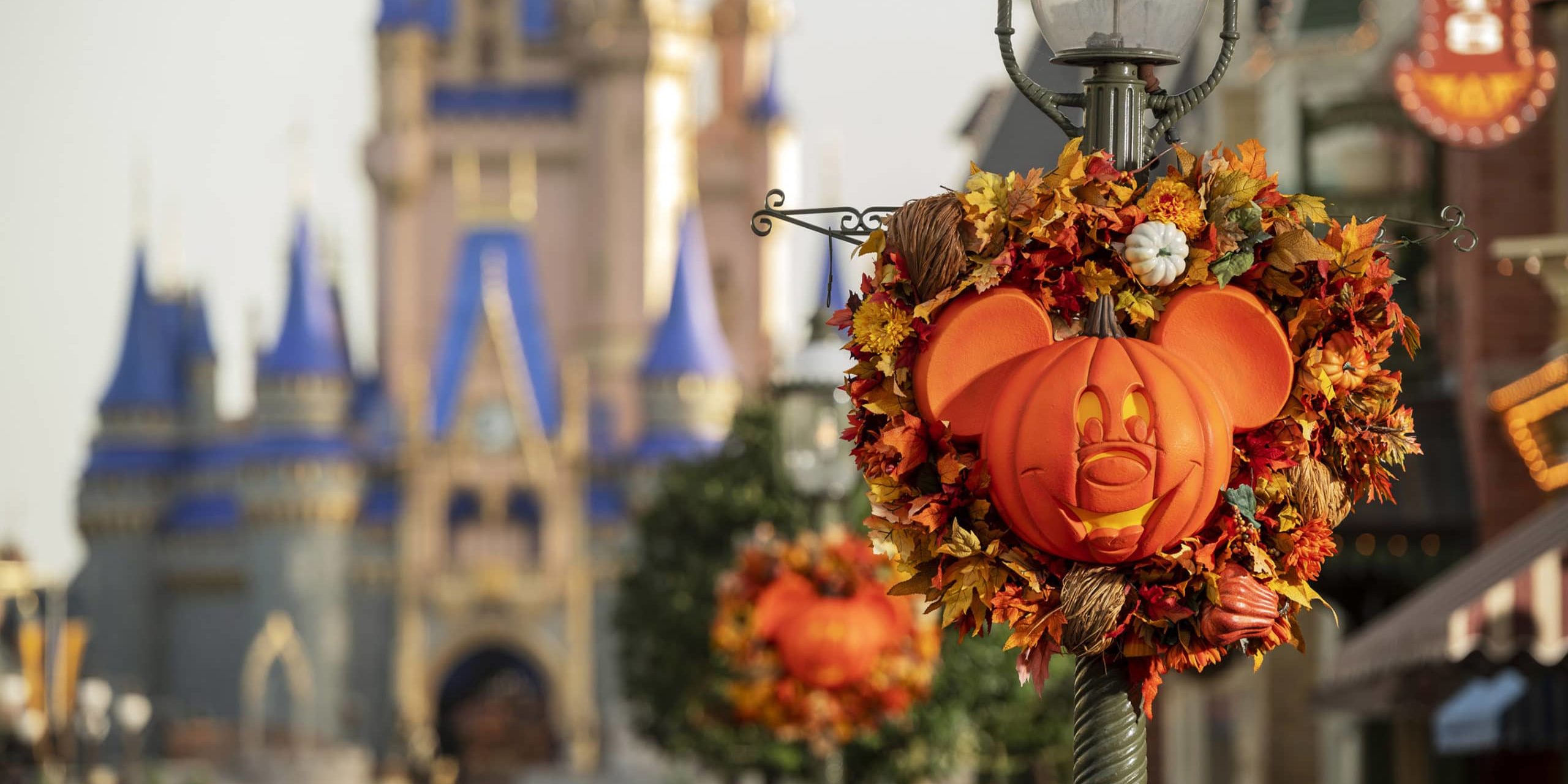 Fall Decor at Magic Kingdom Park Fall 2020 Disney World Promotions #disneyworld #disneytrip #disneyvacation #disney2020 #travelagent #disneytravelagent
