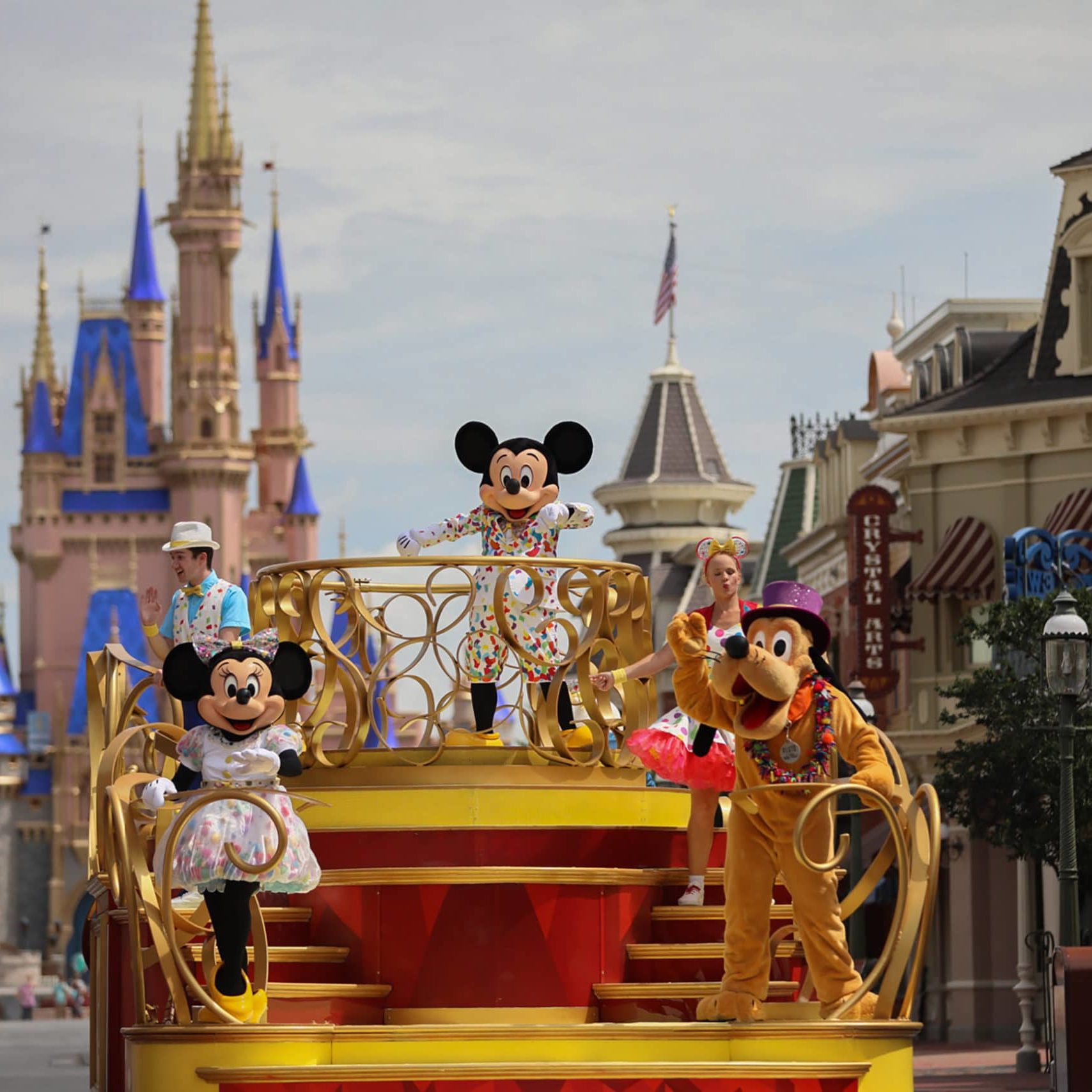 Disney World character cavalcades, where you can find the characters in the parks on your next visit! #disneyworld #disneycharacters #disneytrip #disneyvacation #disneyplanning #travelagent #disneytravelagent