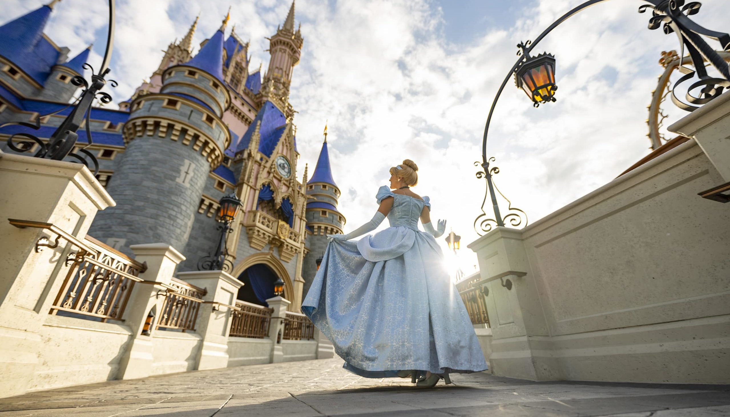 My top tricks to planning a trip to Disney World on budget! Money saving tips and how to make it work for your family! #disneyworld #disneyonabudget #disneysaving #disneyplanning #disneytrip #disneyvacation #travelagent #disneytravelagent