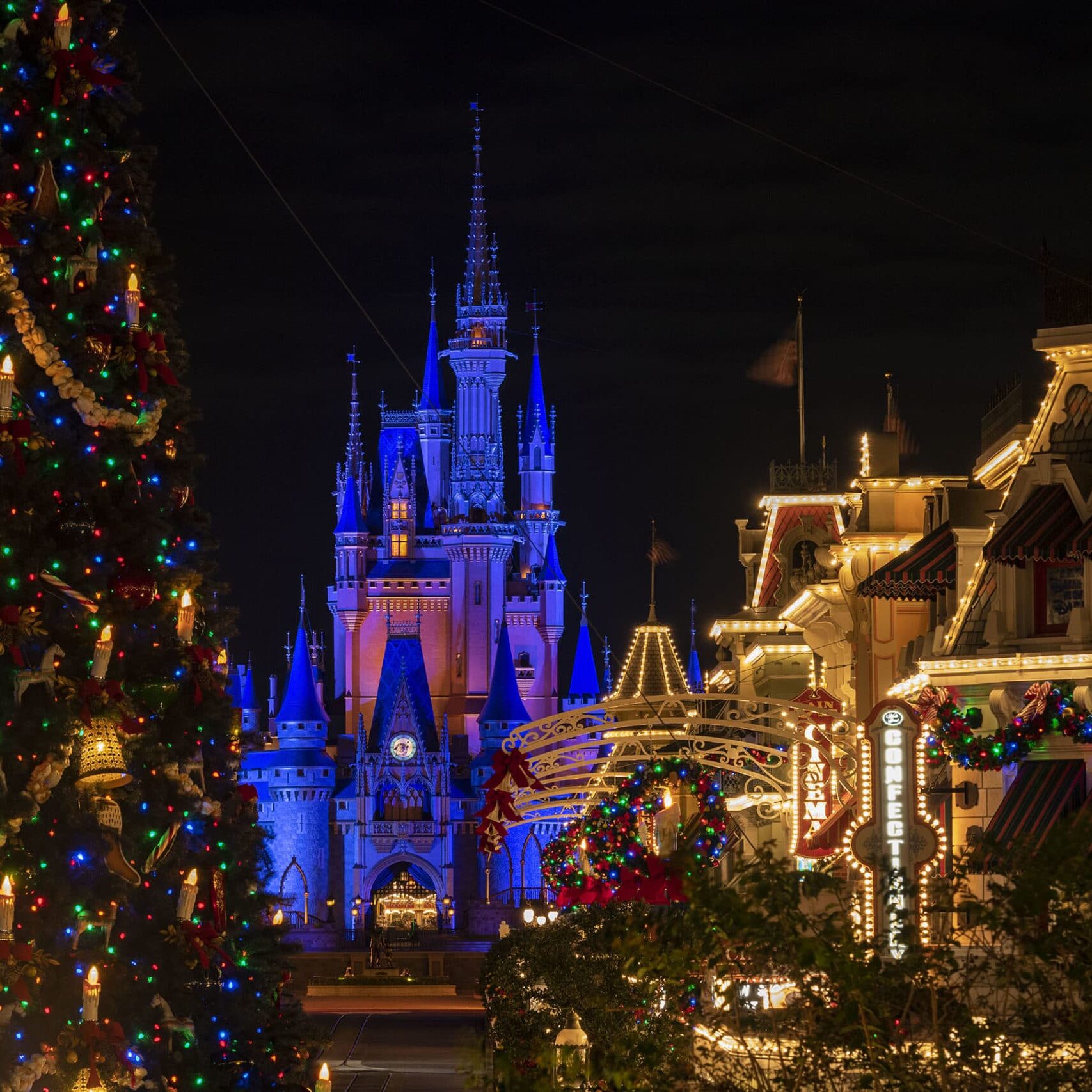 Christmas 2020 at Walt Disney World #waltdisneyworld #disneyworld #disney #magickingdom #disneyplanning #travelagent #dsneytravelplanner