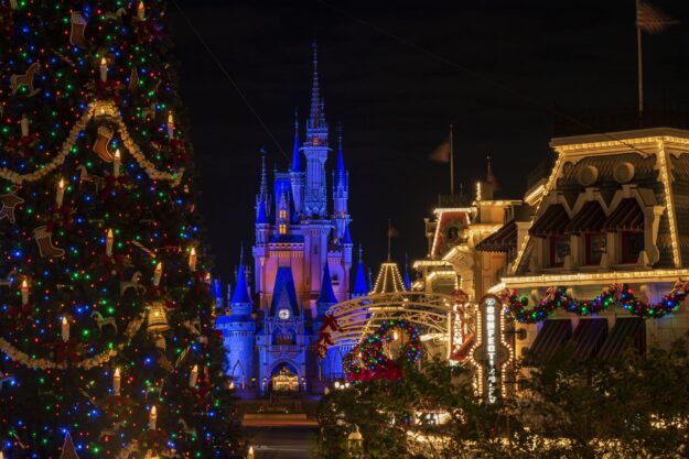 Holiday Decor at Magic Kingdom Park Christmas 2020 at Walt Disney World #waltdisneyworld #disneyworld #disney #magickingdom #disneyplanning #travelagent #dsneytravelplanner