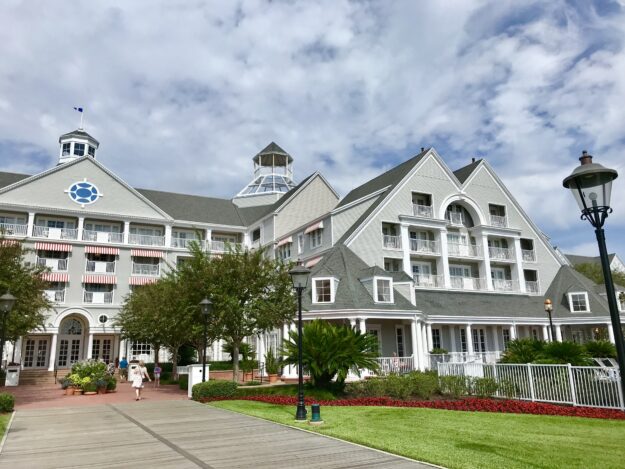 disneys yacht club How to Choose the Best Disney World Resort for your family #waltdisneyworld #disneyworld #disney #wdw #disneyresort #disneyworldresort #disneyyachtclub #travelagent