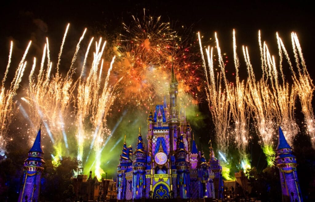 Disney Enchantment fireworks #waltdisneyworld #disneyworld #disney #disneyenchantment #disneyfireworks #wdw #magickingdom